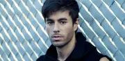 Video de Enrique Iglesias con su bebé de 3 meses genera debate sobre desarrollo infantil