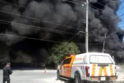 Vientos reavivan incendio forestal en Ciudad Juárez, autoridades en alerta