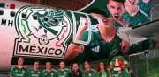 Viva Aerobus presenta avión mundialista y lanza campaña 'Viva México' con artistas