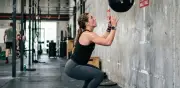 Wall Ball: El Ejercicio Funcional que Combina Fuerza, Resistencia y Coordinación Muscular