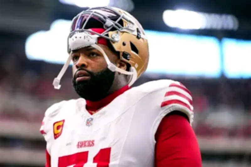 49ers pactan extensión de 2 años y 50 mdd con Trent Williams, fortaleciendo su línea ofensiva
