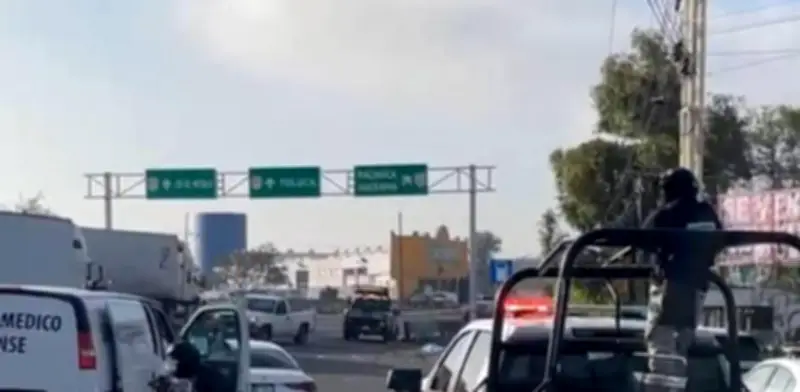 Abaten a presunto delincuente en enfrentamiento con policías en carretera México-Querétaro
