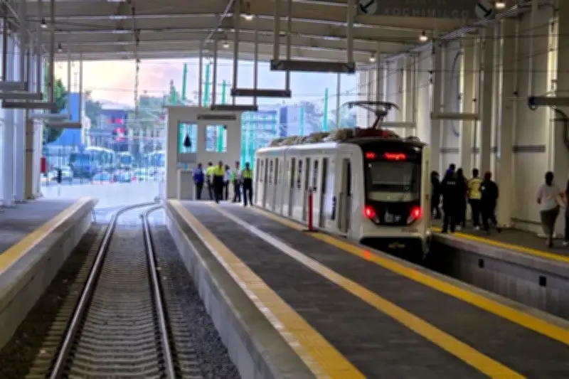 Abren terminal Taxqueña del Tren Ligero tras renovación