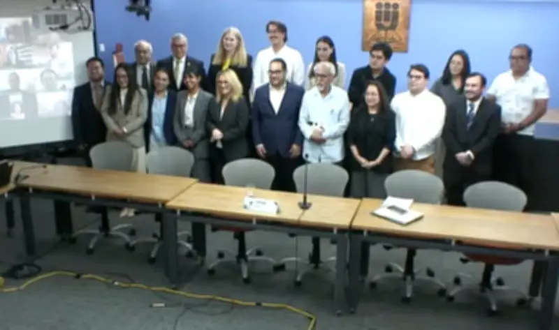 Académicos alertan: México transita hacia una autocracia electoral bajo Morena