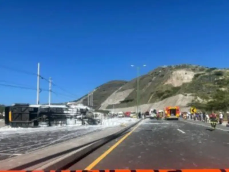 Accidente en Panamericana Norte deja un muerto y 34 heridos en Ecuador