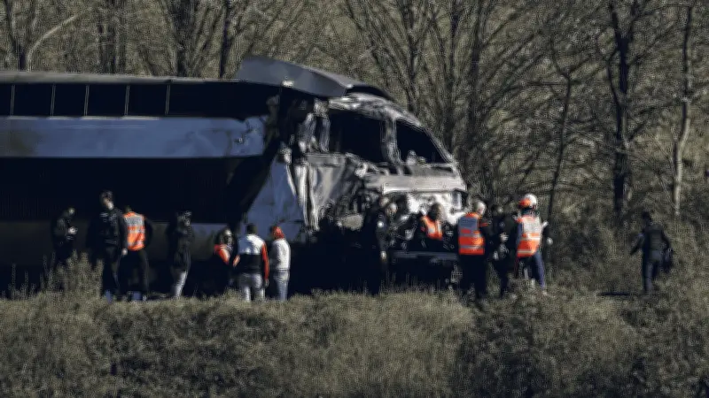 Accidente ferroviario en Francia deja un muerto y 27 heridos tras colisión con camión