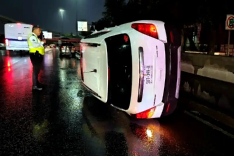 Accidente vial en Constitución: Vehículo choca y vuelca, reportan daños materiales