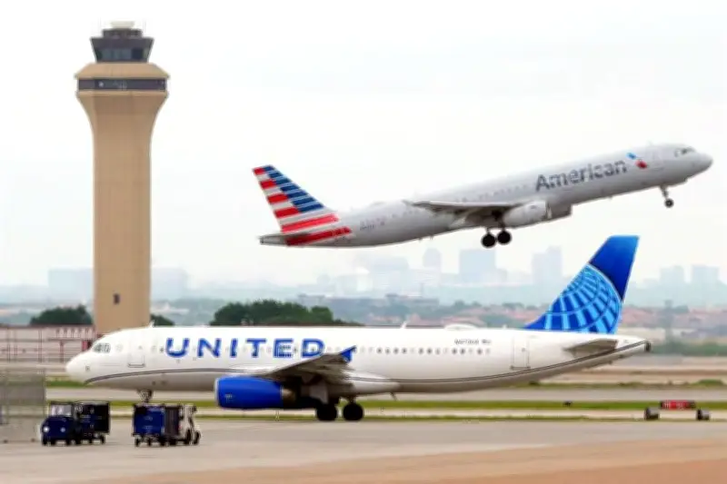 Acciones de American Airlines se desploman tras cancelar fusión con United