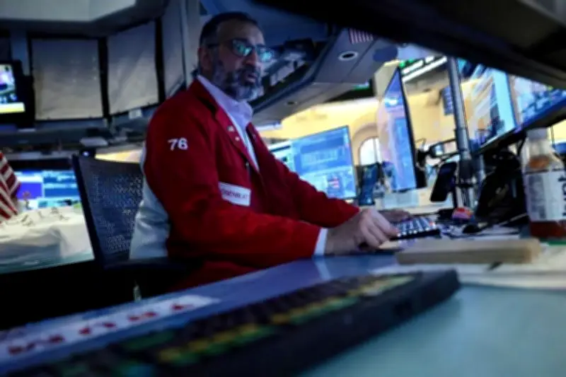 Acciones de EU Rompen Racha de Cinco Semanas de Pérdidas en Mercados