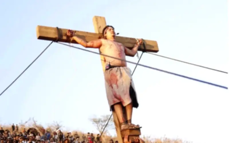 Actor de la Judea en Jalisco sufre caída durante crucifixión, pero no era Jesús