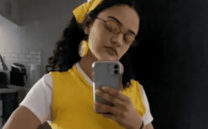 Actriz de 'Wicked' denuncia discriminación de aerolínea por su silla de ruedas