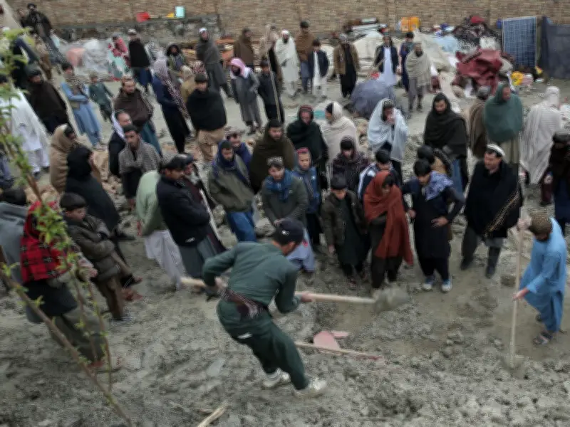 Afganistán enfrenta doble tragedia: terremoto e inundaciones dejan 69 muertos y miles sin hogar