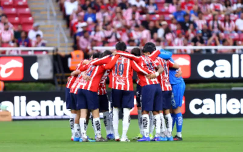 Afición de Chivas termina con sabor agridulce la temporada regular