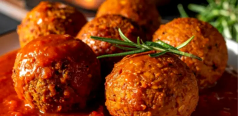 Albóndigas al Chipotle: Receta Tradicional Mexicana con o sin Huevo Cocido