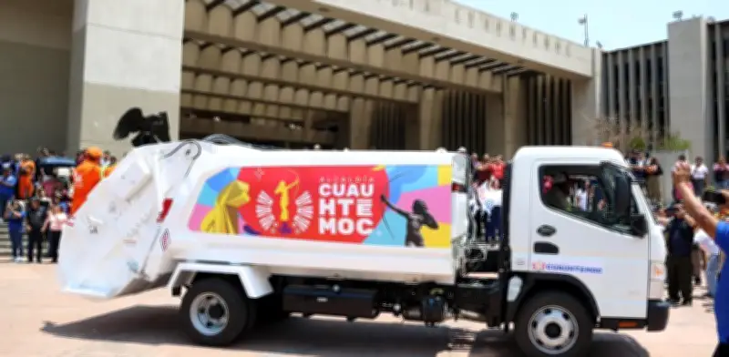 Alcaldía Cuauhtémoc fortalece servicio de limpia con entrega de cuatro nuevos camiones recolectores