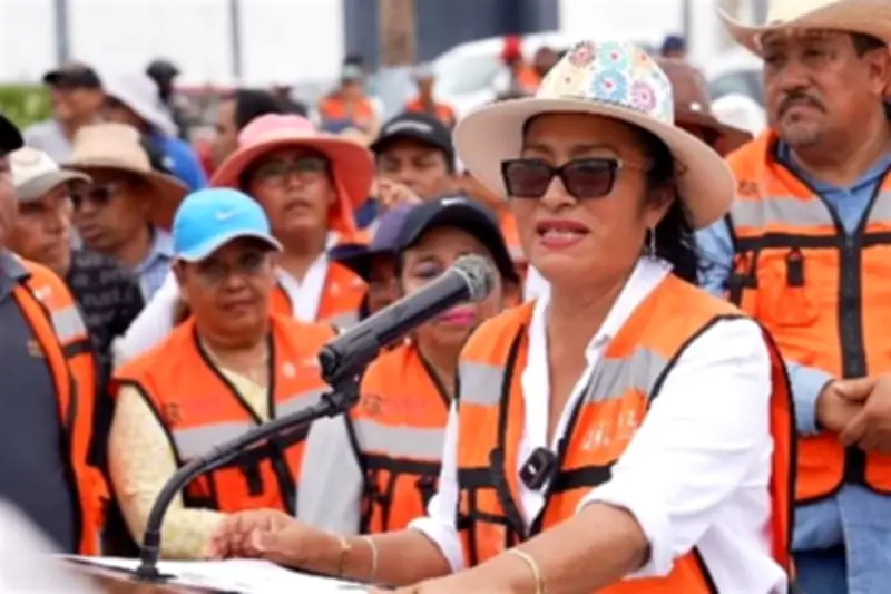 Alcaldesa de Acapulco se postula para gubernatura de Guerrero