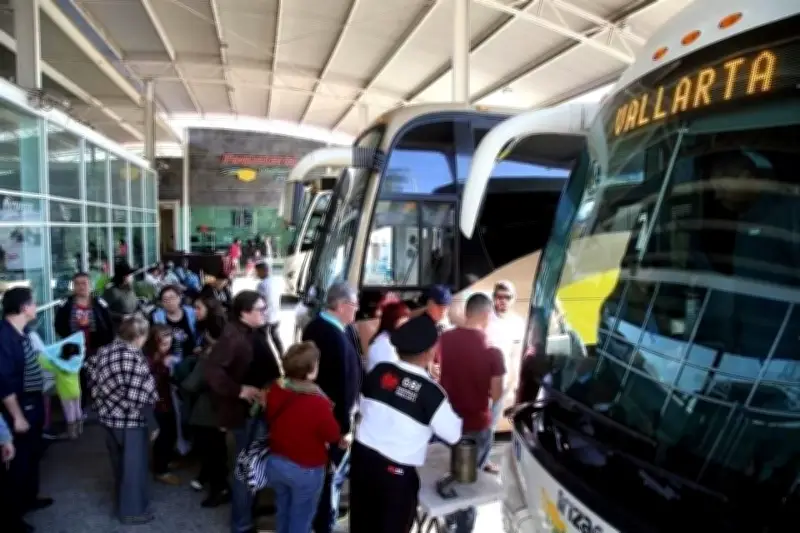 Alertan sobre líneas de autobuses afectadas por megabloqueo de transportistas