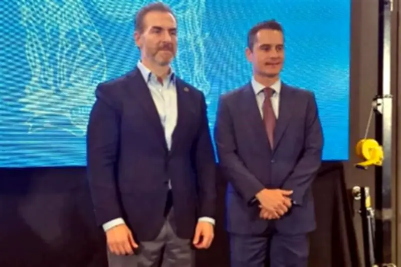 Alista Adrián ajustes en gabinete regio