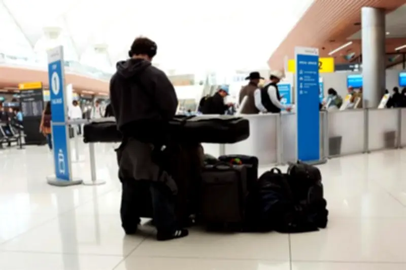 American Airlines se suma a la tendencia: incrementará tarifas por equipaje documentado