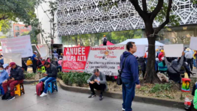 ANUEE bloquea Circuito Interior frente a Profeco en CDMX, causando caos vial severo