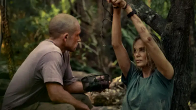 Apex: thriller de supervivencia en Netflix con Charlize Theron