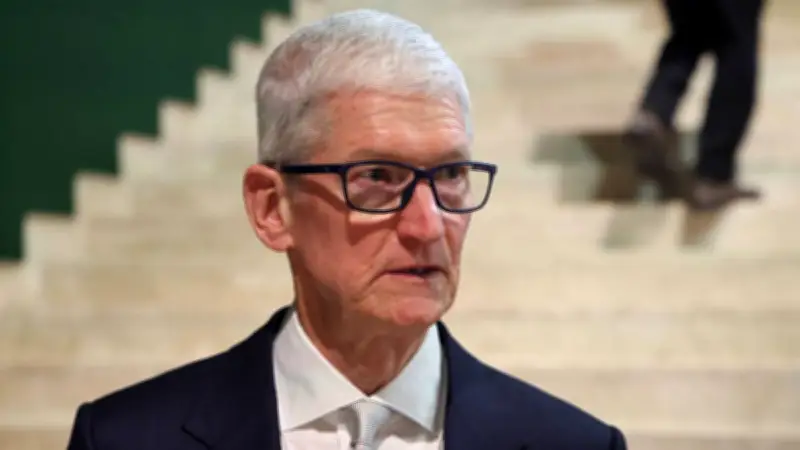 Apple anuncia relevo histórico: Tim Cook cede el CEO a John Ternus tras 15 años de liderazgo