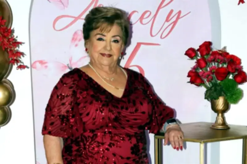 Aracely Villarreal de Dávila recibe múltiples felicitaciones en evento social