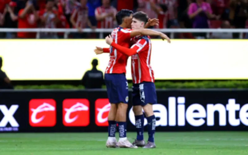 Armando 'La Hormiga' González busca el bicampeonato de goleo histórico en Chivas