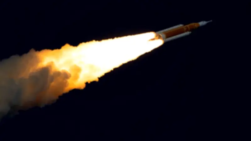 Artemis II Abandona la Órbita Terrestre y Se Dirige a la Luna en Hazaña Histórica