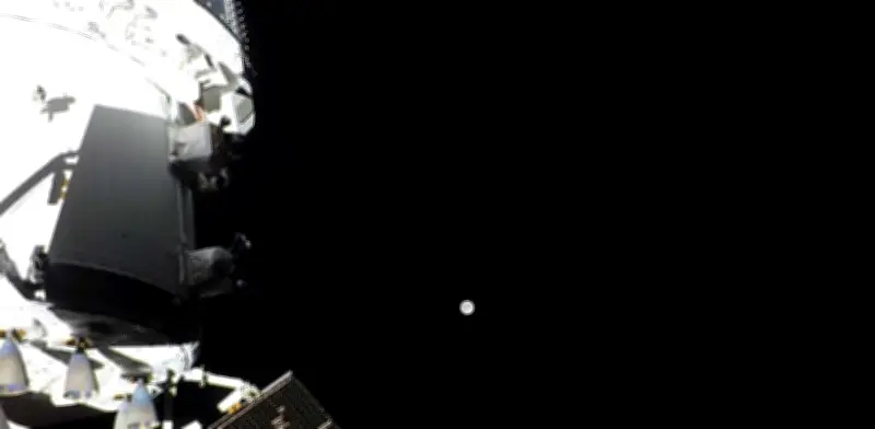 Artemis II alcanza punto medio en histórico viaje tripulado hacia la Luna