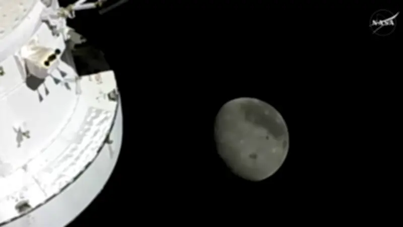 Artemis II captura imágenes inéditas de la Luna: colores, grietas y eclipse desde el espacio