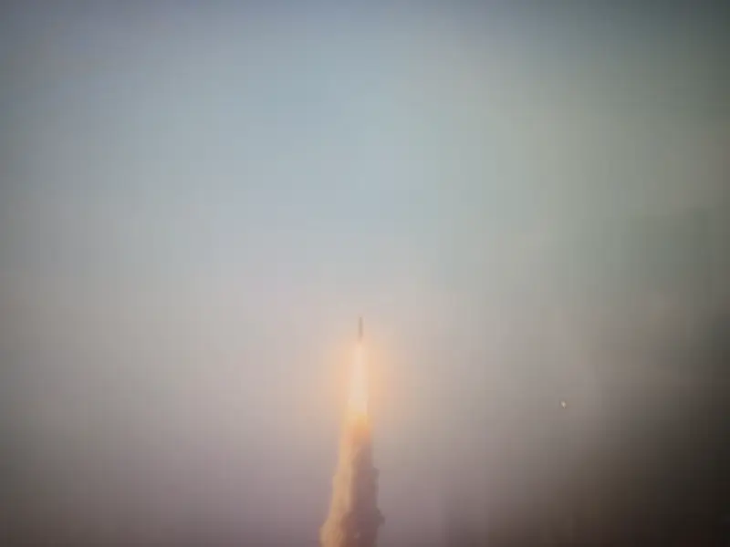 Artemis II Despega: Primer Vuelo Tripulado a la Luna en Décadas