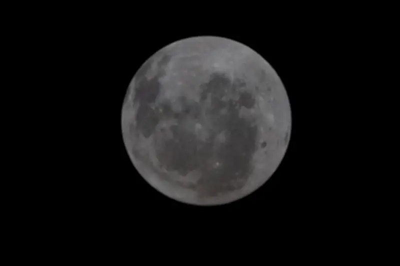 Artemis II Vislumbra el Gran Cañón Lunar en Preparación para su Histórico Sobrevuelo