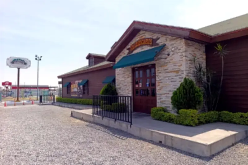 Asaltan restaurante en San Nicolás y se llevan caja fuerte con dinero