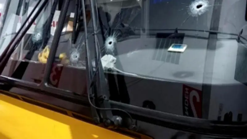 Atacan autobús con destino a EU en Matehuala; conductor herido tras balacera