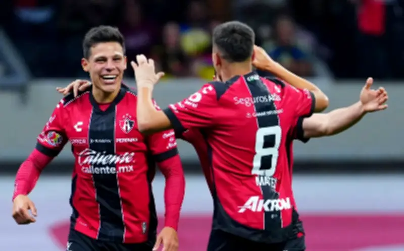Atlas vence al América en el Azteca y asegura su lugar en la liguilla