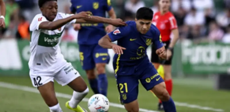 Atlético de Madrid cae ante Elche con Obed Vargas en la alineación titular