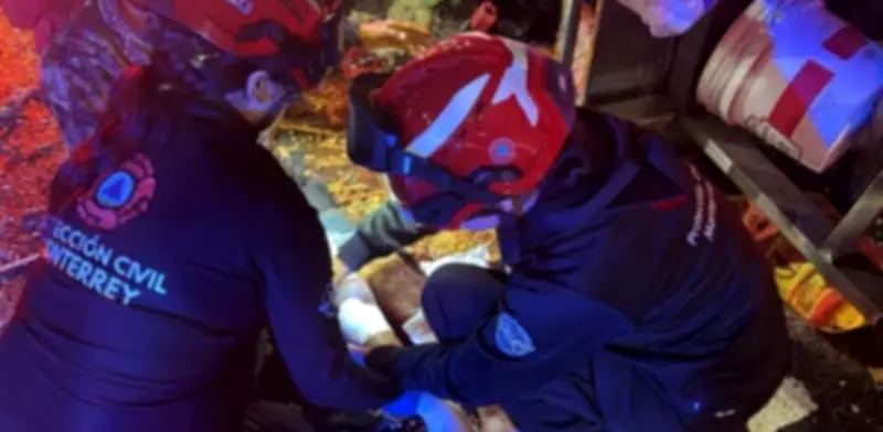 Atropellan a vendedor de elotes en Monterrey; conductor huye pero es detenido