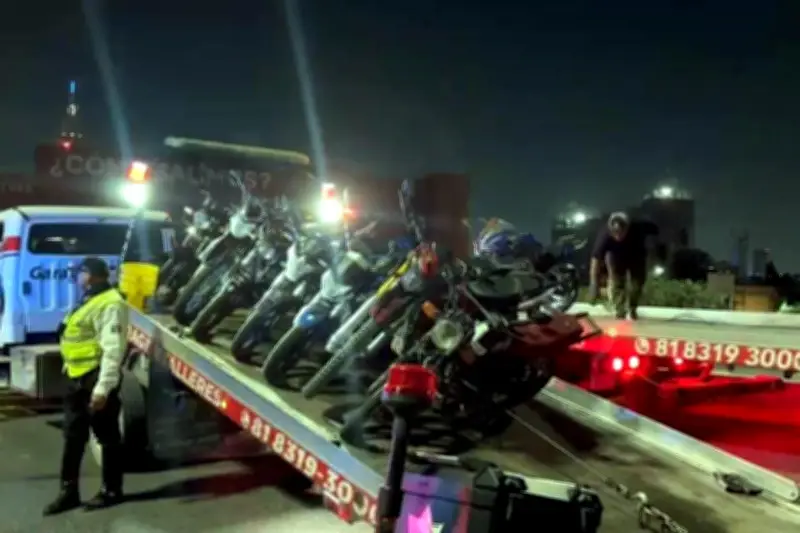Autoridades frenan rodada ilegal y aseguran 61 motocicletas en operativo