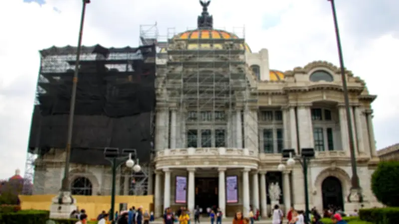 Bellas Artes recibe mantenimiento en fachada sur: trabajos durarán 10 semanas
