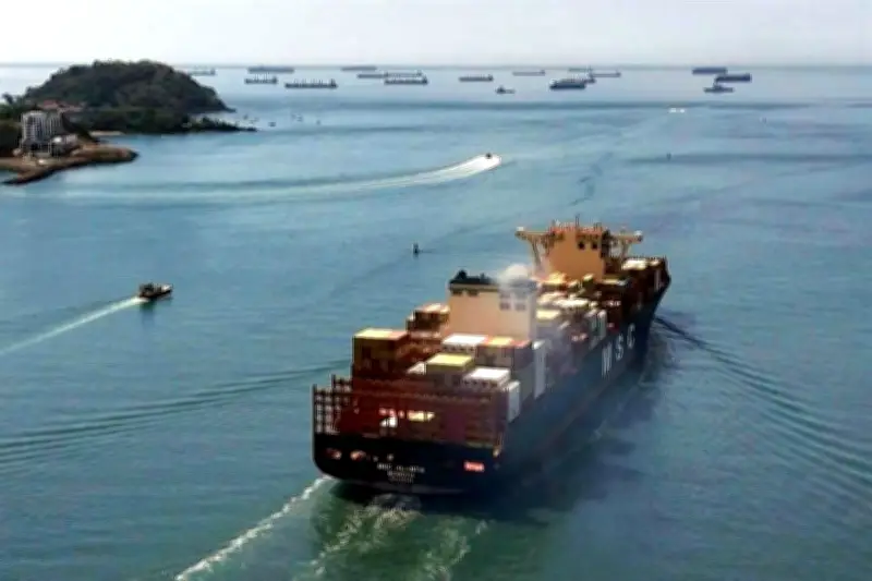 Bloqueo en el Estrecho de Ormuz dispara costos de tránsito por el Canal de Panamá