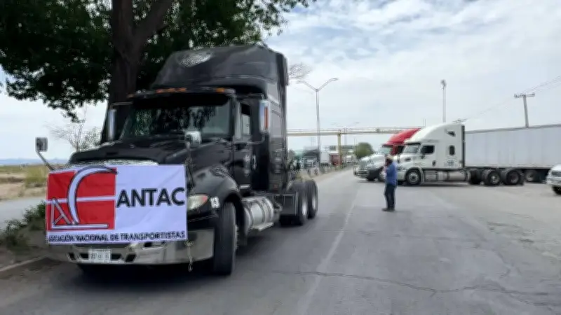 Bloqueos carreteros persisten en 4 estados por protestas de transportistas y campesinos