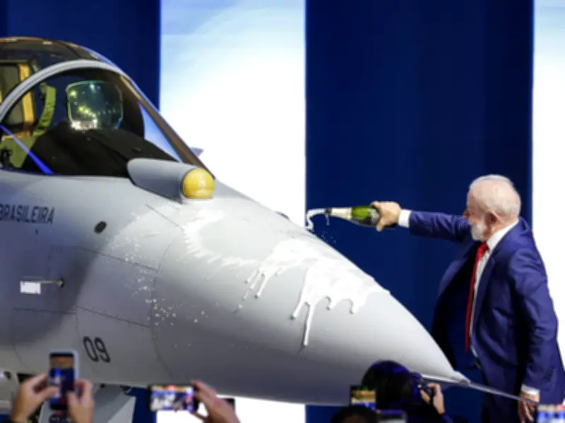 Brasil ingresa al club de fabricantes de cazas supersónicos mientras México mantiene flota obsoleta