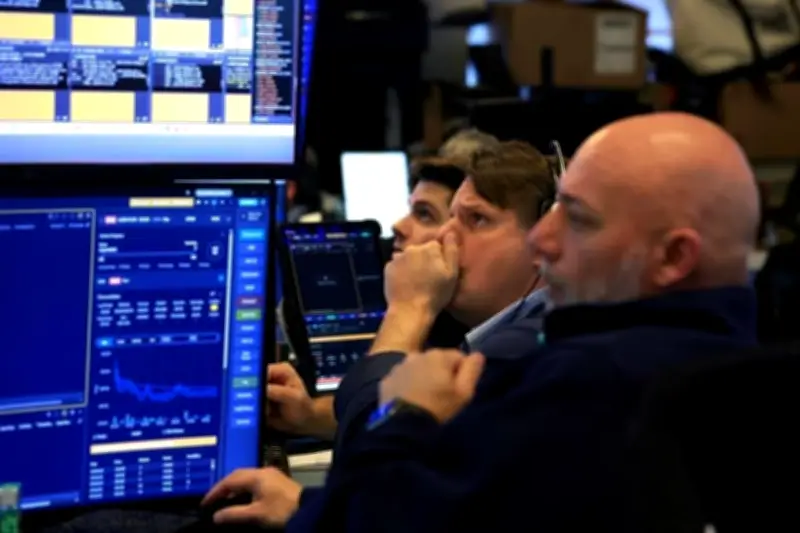 Caída del 10% en acciones de Meta y alza del 7% en Alphabet