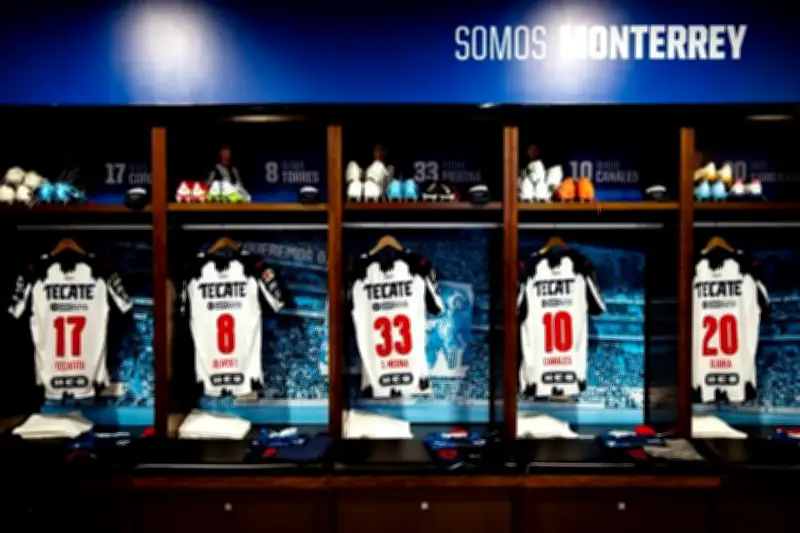 Canales regresa a la titularidad, Martial no llega a la banca: cambios en el equipo