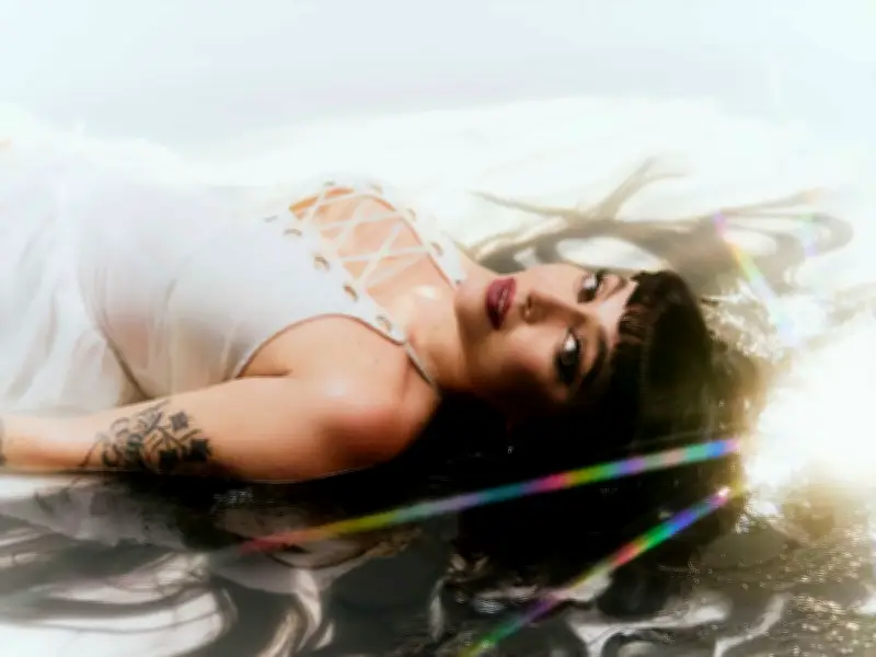 Cancamusa revive con emoción el clásico 'Entre mis recuerdos' de Luz Casal