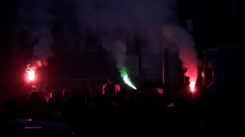 Caos en semifinal africana: aficionados invaden cancha y retrasan partido