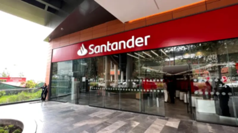Caos financiero: app Santander falla en plena quincena y Día del Niño