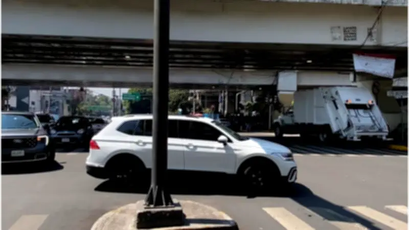 Caos vial en cruce de Universidad y Río Churubusco afecta movilidad en CDMX