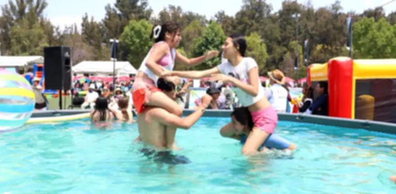 Capitalinos disfrutan del 'Santo Chapuzón' en albercas públicas de Utopías durante Semana Santa